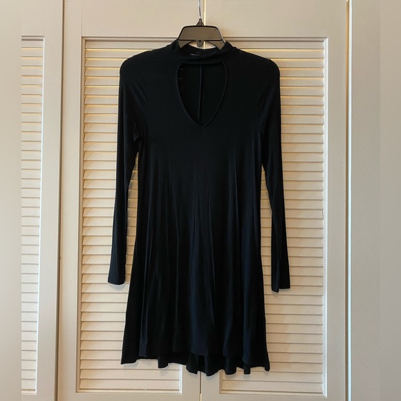 Black dress with cutout neckline - Picture 2 of 4